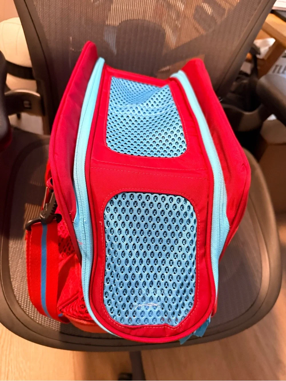Kurgo Red Dog Carrier Shoulder Bag with Blue Trim size S